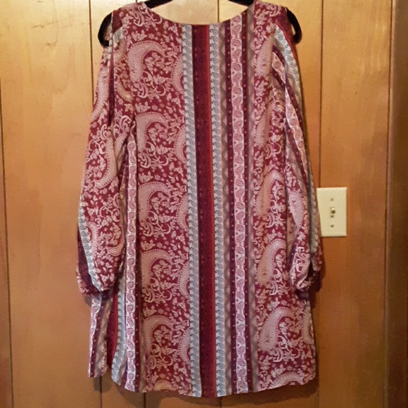 Sexy and classy dress by inTu size large - Picture 3 of 7